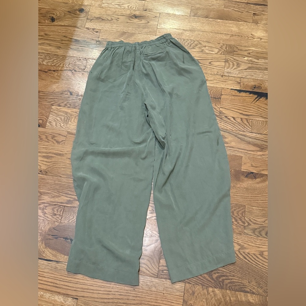 Aerie. Draper Chill Trouser. Olive Green. Size XS. - Picture 3 of 8